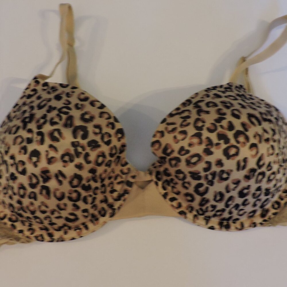 34 B Maidenform Underwire padded bra with two hooks, nude with leopard print